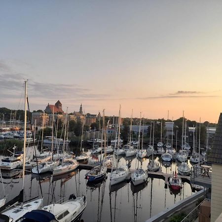 Ferienwohnung Marina Am Ryck グライフスヴァルト エクステリア 写真