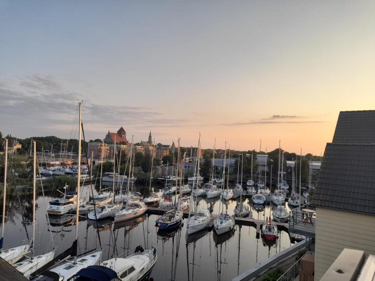 Ferienwohnung Marina Am Ryck グライフスヴァルト エクステリア 写真